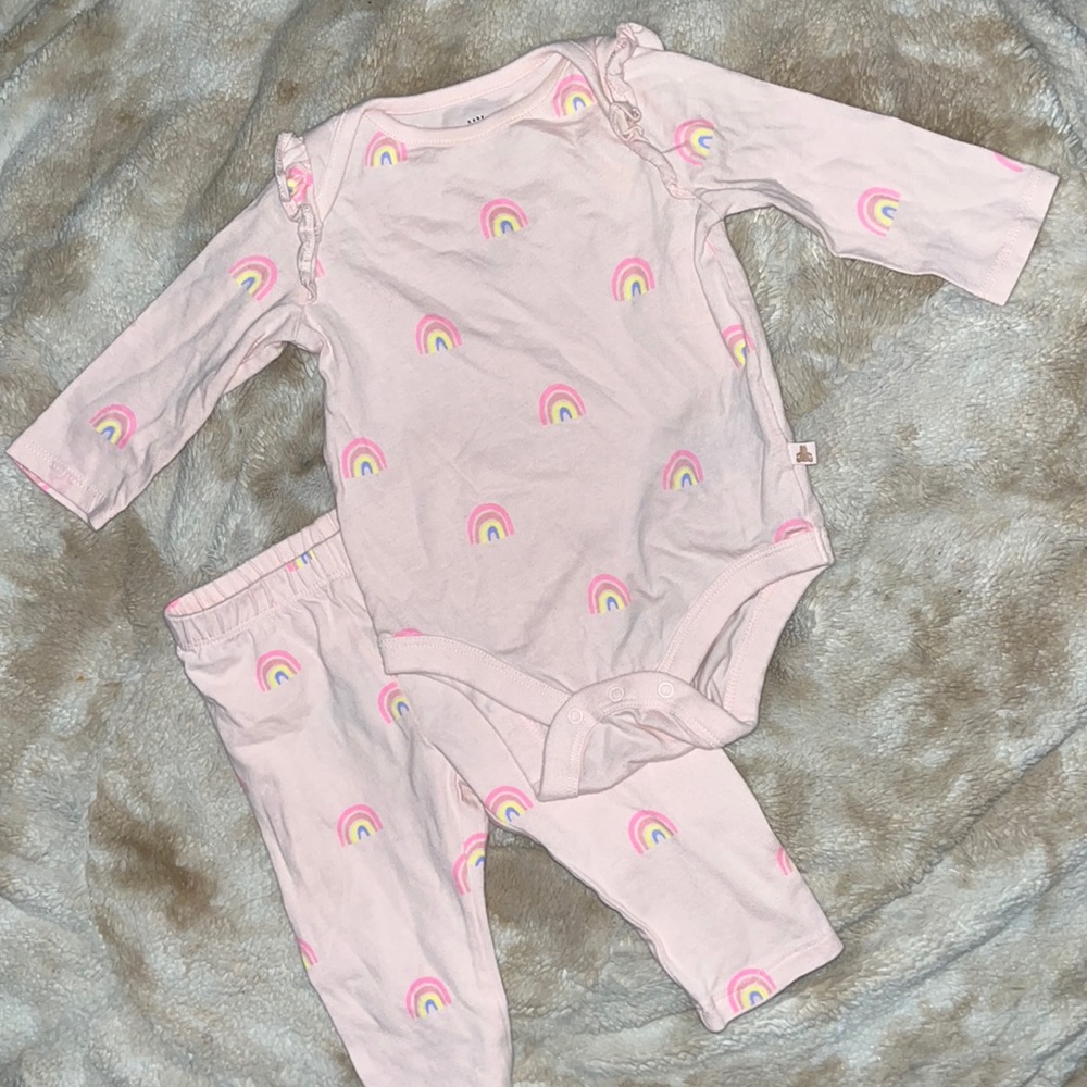 Baby girls Gap 2 piece rainbow 🌈 set in pink.